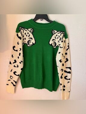 Green & white snow leopard sweater Size XXL, NWOT